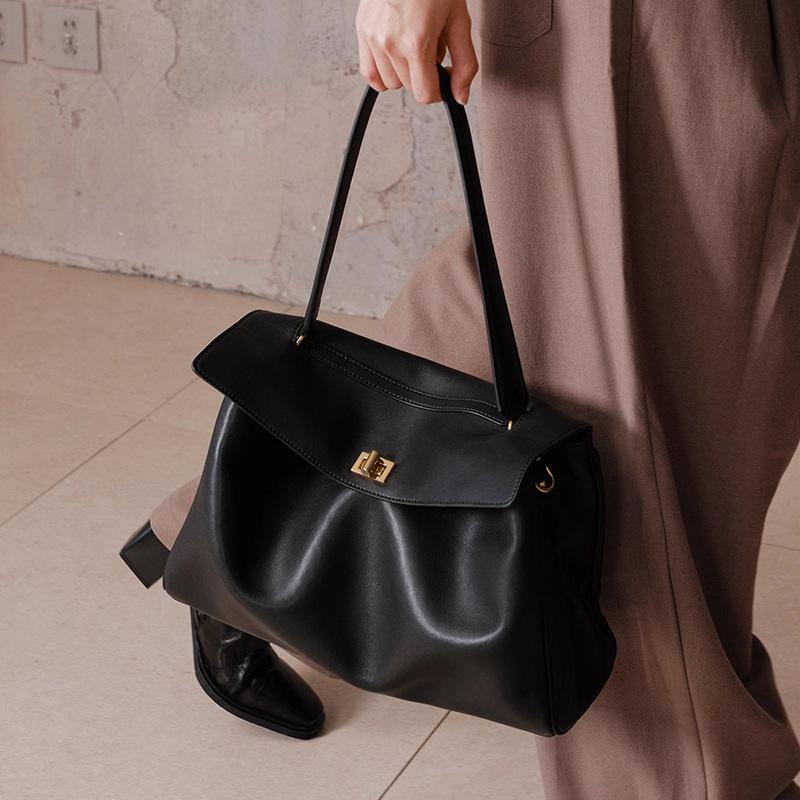 Large capacity tote bag women's first layer cowhide soft surface commuter armpit bag high-end leather portable shoulder messenger bag