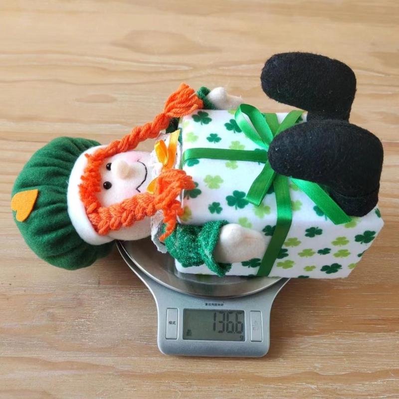 2 stuks Unieke Beeldjes Patrick's Day Kabouters Kleurrijke Poppen Accent voor Eettafel of Bureau Geluksblad Decoraties