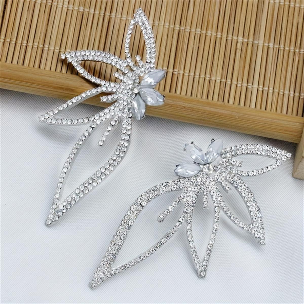 Серьги-гвоздики в форме кленового листа со стразами — фото 7