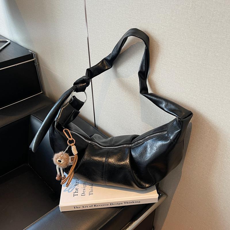 Large capacity retro dumpling bag women's new high-end fashion shoulder messenger bag casual commuter bag