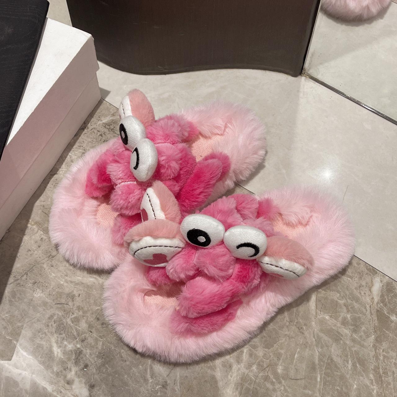 

Милые модные мультяшные тапочки женские 2025 осень и зима новая носка милые и удобные ощущение наступания на дерьмо домашние туфли Мао Мао 41 розы красного