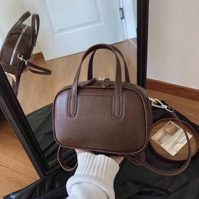 

Small bag women s retro versatile new niche design shoulder messenger bag commuter small bag