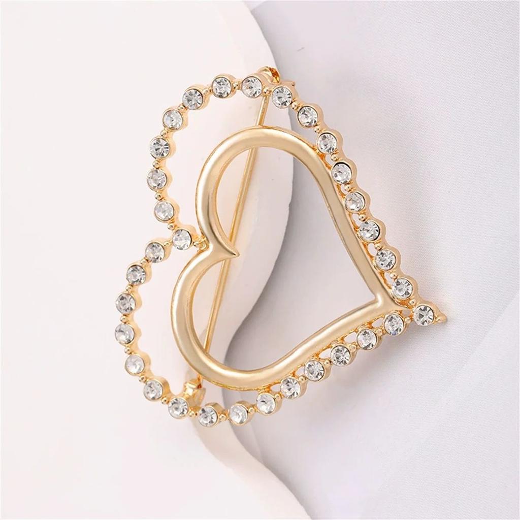 1Pc Creative Personalized Love Brooch Korean Edition Fashion Pin Sweet and Cute Jewelry Accessories Party Birthday Festival Gift