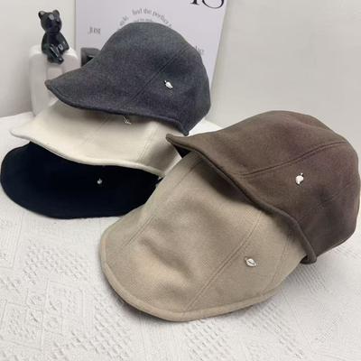 Kopfbedeckungen – Barette & Caps