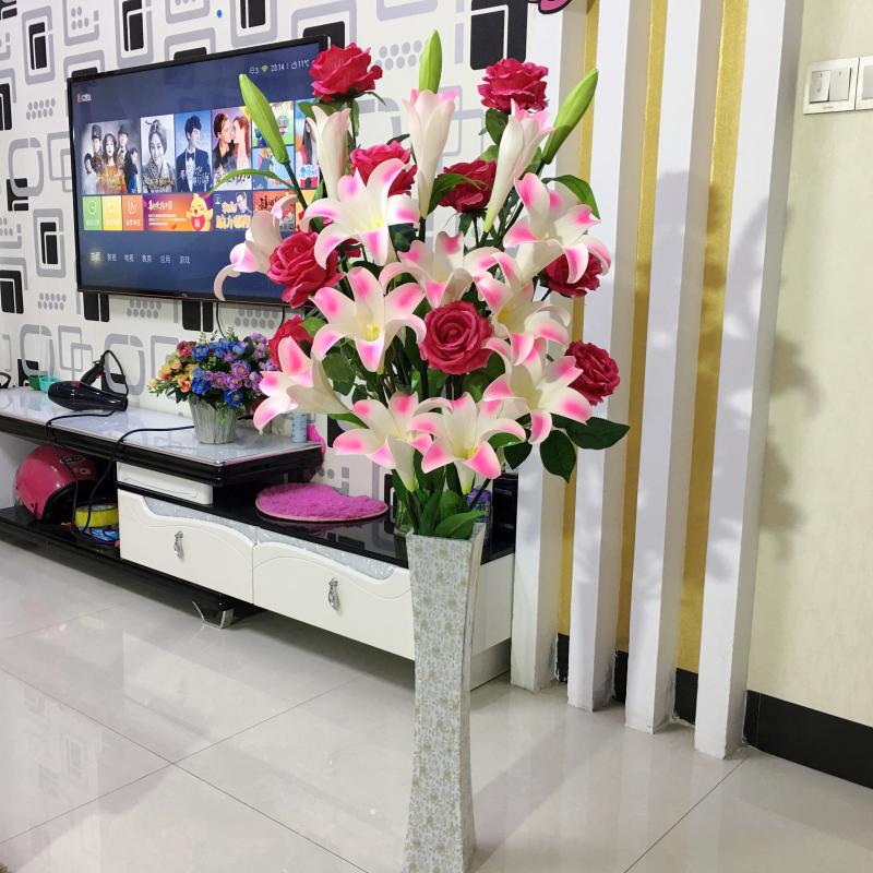 Künstlicher Hochzweig-Lilienstrauß: Seiden- & PU-Tulpen für Wohnzimmer-Bodendekoration