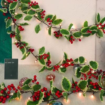 2M Weihnachtsgirlande mit Licht Künstliche Rote Beeren Stechpalmenblätter Efeu Ranke Rattan Kranz für Weihnachtsbaumschmuck Heimdekorationen