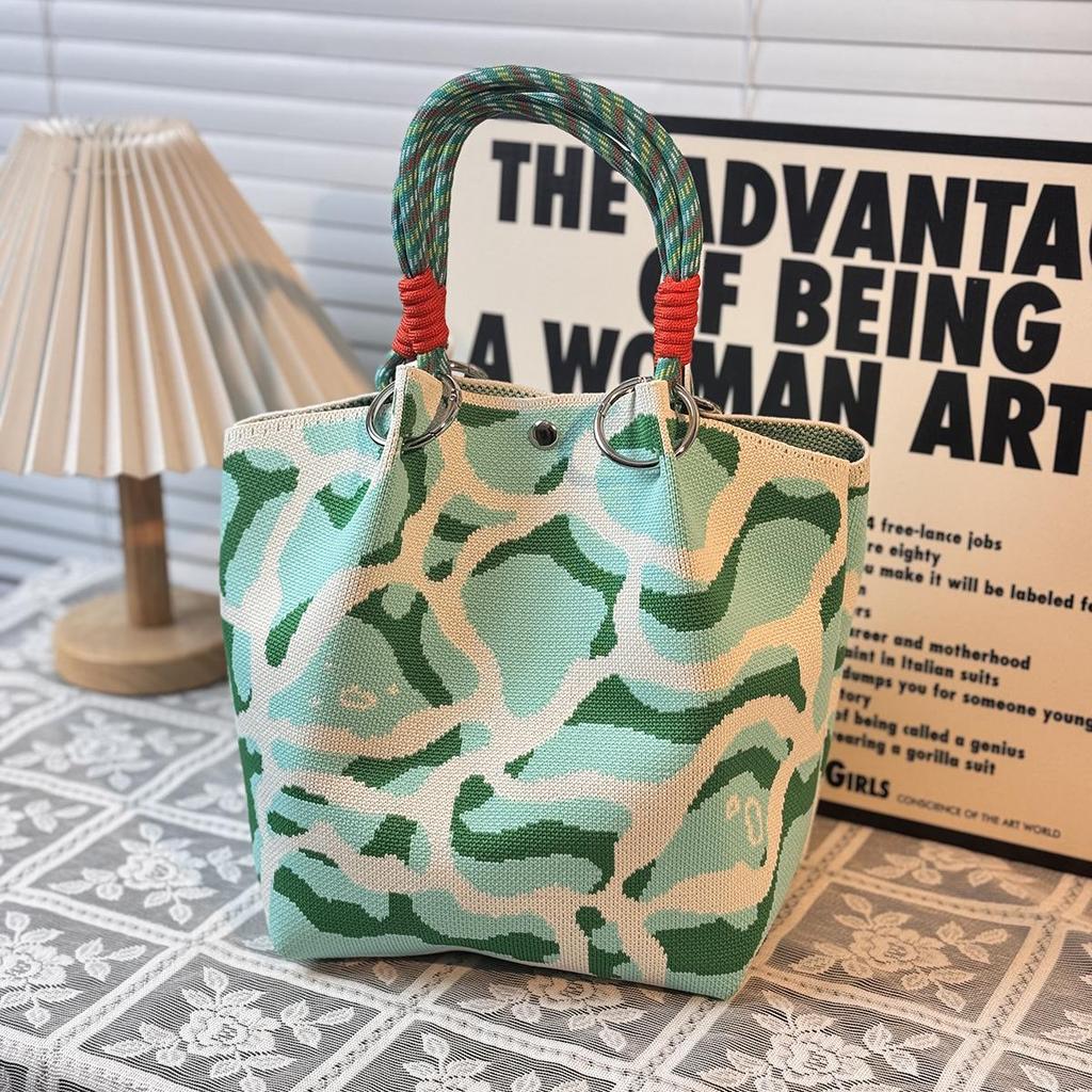 Handtasche mit großer Kapazität im japanischen und koreanischen Strickstil - Tragbare, pendlerfreundliche Tragetasche mit einem kleinen quadratischen Design für diverse Gegenstände