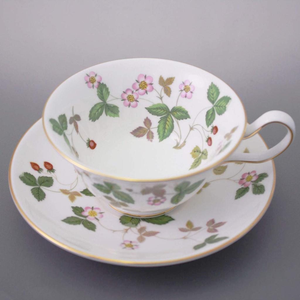 [Officially Imported] Wedgwood Wild Strawberry Cup & Saucer (Peony) Wedding Gift 1053287