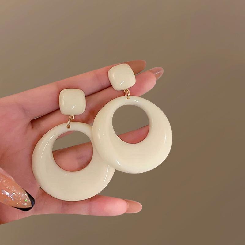 2025 New Retro Hong Kong Style Colorful Earrings: Luxury, High-End Studs, Exaggerated Fashion for Women