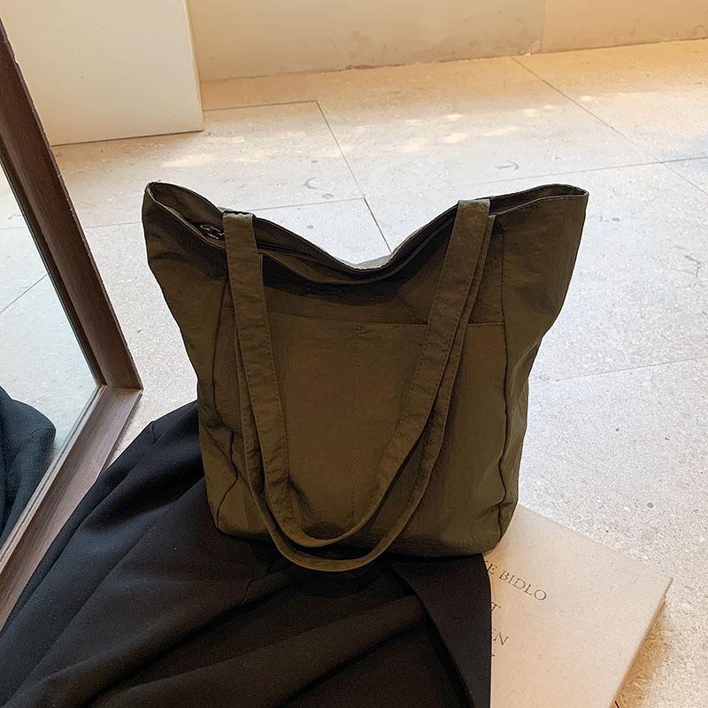 Stylish And Spacious Tote Bag For Women With Beautiful Design And Versatile Use