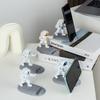 Leichter Luxus Minimalistisch Kung Fu Astronauten Ornamente Astronaut Handyhalter TV-Drama Artefakt Faules Geburtstagsgeschenk