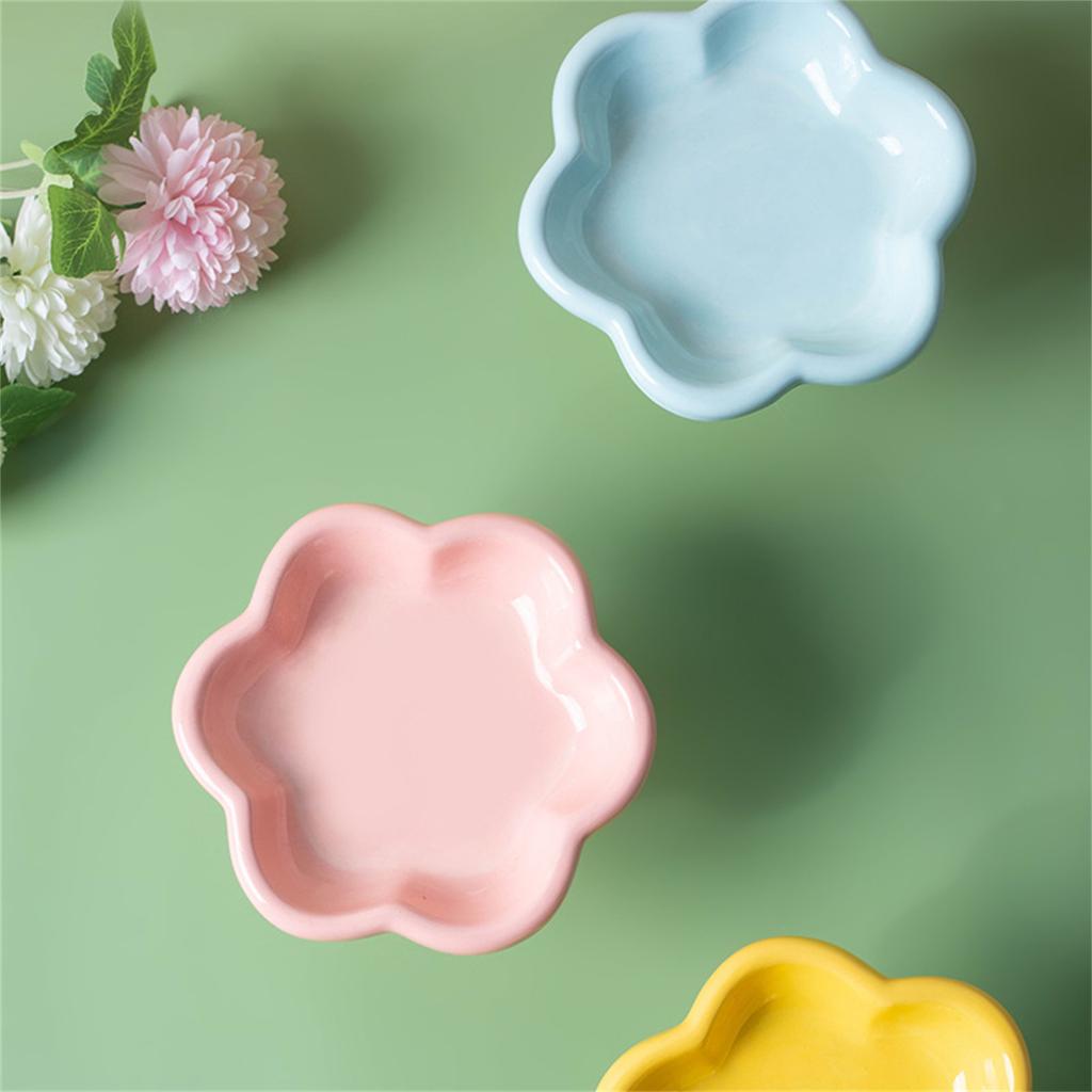 High Foot Ceramic Cat Bowl with Flower Shape Designs for Comfortable Eating and Spill Prevention Cats Feeding Bowl