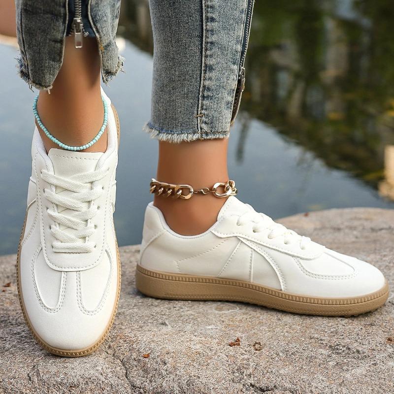 Women's White Sports Shoes Are Lightweight, Low Cut, Round Toe, and Suitable for All Seass As Women's Casual Shoes