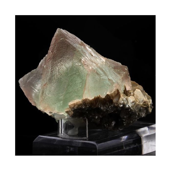 Pierres et Minéraux. Fluorite, Muscovite. 2608.5 ct. Nagar, Gilgit, Pakistan.