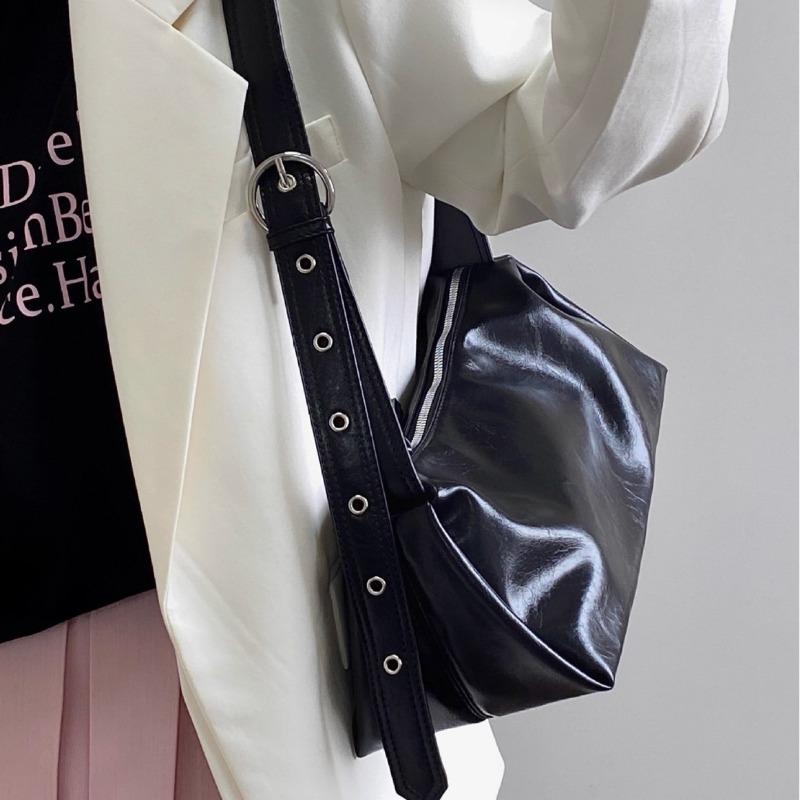 A Niche Design Women's Bag with A Wide Shoulder Strap, Casual and High-end Quality, Single-shoulder Underarm Crossbody Bag