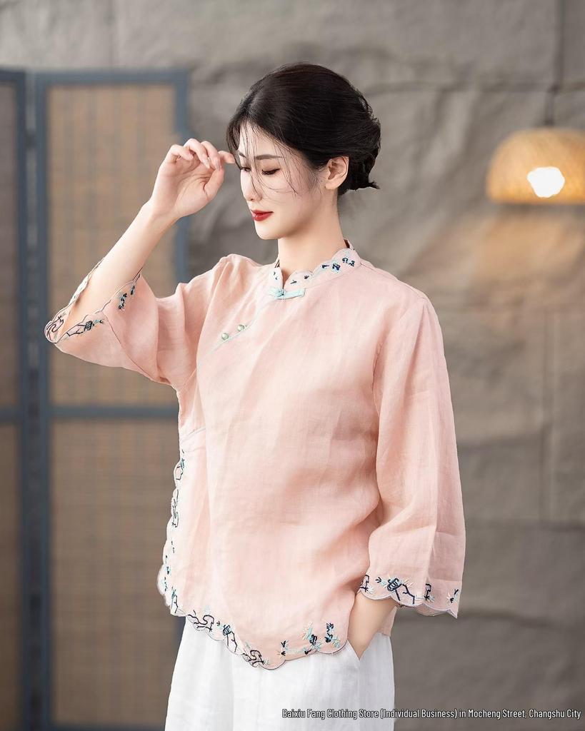 2026 Frühjahr/Sommer Elegantes chinesisch inspiriertes Damenhemd mit Stickerei, diagonalem Revers, Froschknopf und Stehkragen - Dreiviertelarm, Ramie.