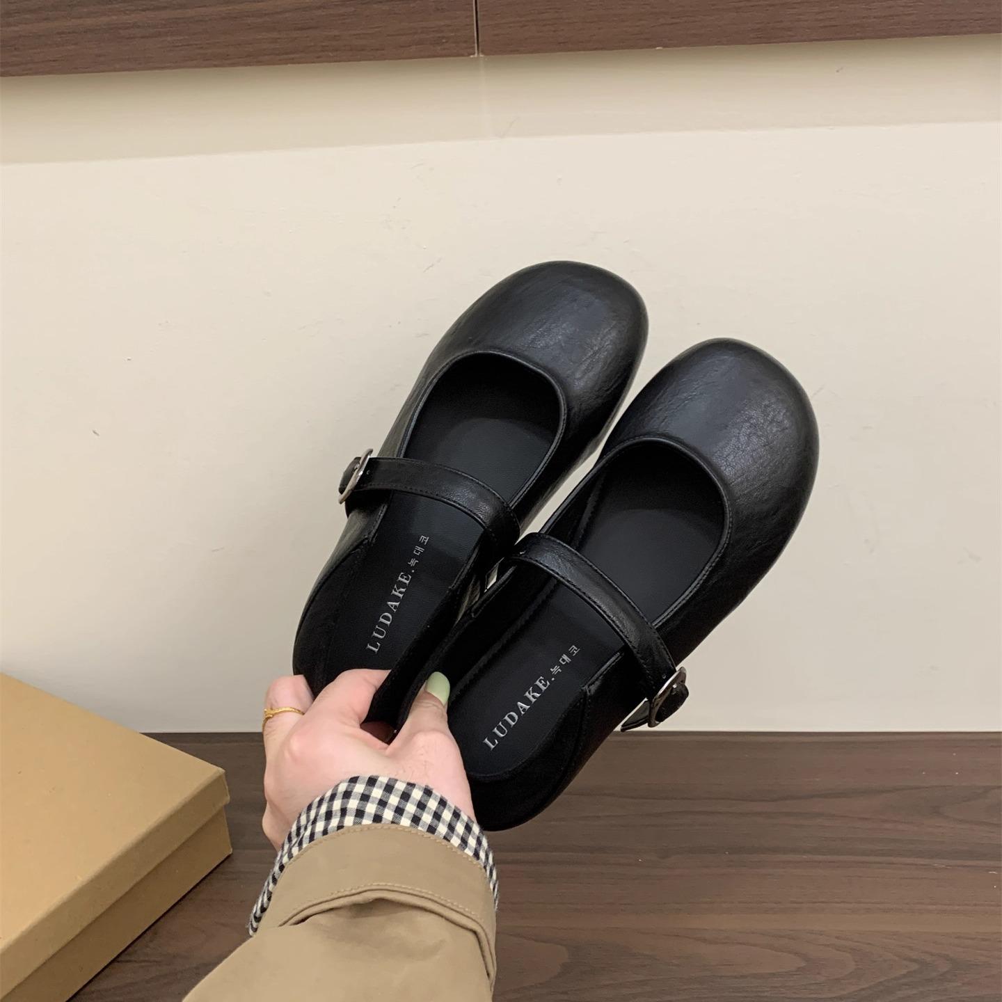 

Temperament round head flat sole single shoes women s new spring and autumn retro Mary Jane small leather shoes light mouth commuter shoes 40 чёрный