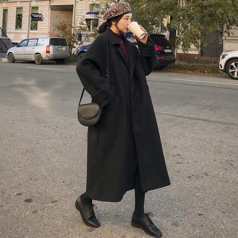 Dámský vlněný kabát černé barvy střední délky nad koleno, Hepburn styl, korejský styl, volný střih, styl Mori, připravený na zimu.