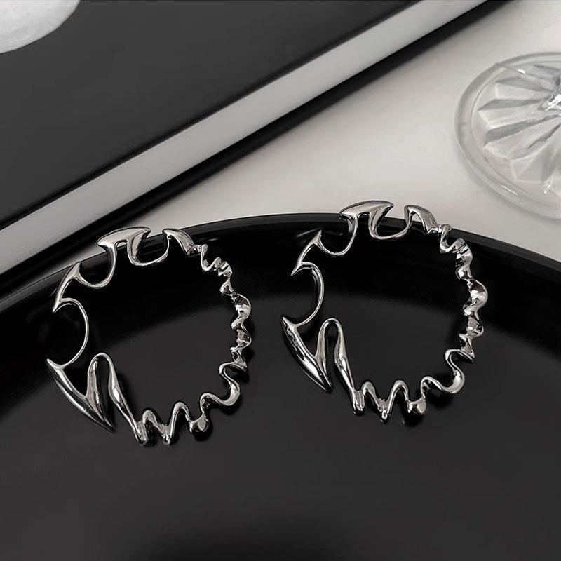 Fashion Metal Irregular Big Circle Hoop Earring for Women Exaggerated Silver Colour Twisted Personality Earrings Jewelry Gift