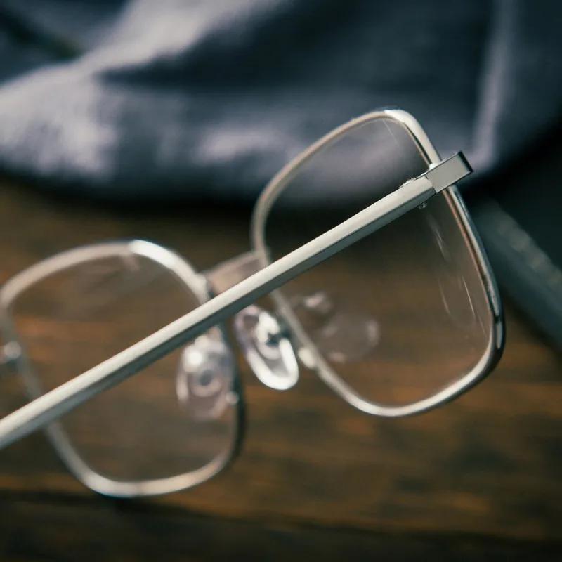 Anti-Blue Light Blocking Fashion Reading Glasses Full-Frame Metal Eyewear HD Ultra Light Portable Eyewear for Men Women