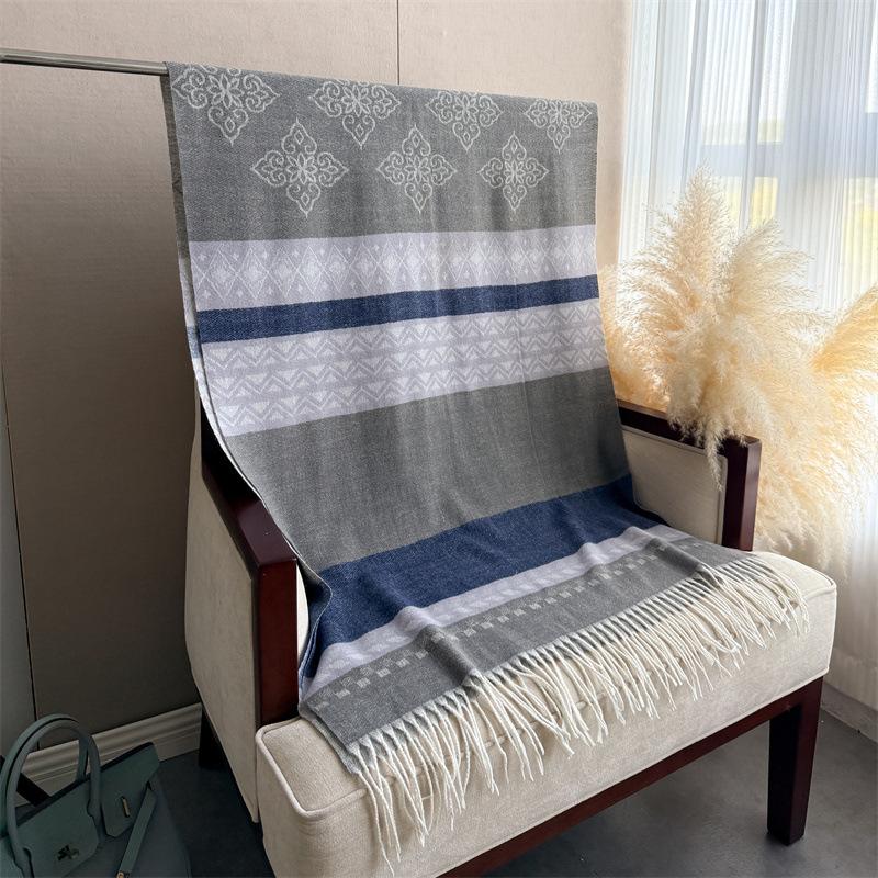 

1pc Women s Elegant Checkered Scarf - Winter Warm Windproof Shawl Design for Casual Suitable for Outdoor Activities, Commuting To Work, Winter Scarf 200x70cm with tassel