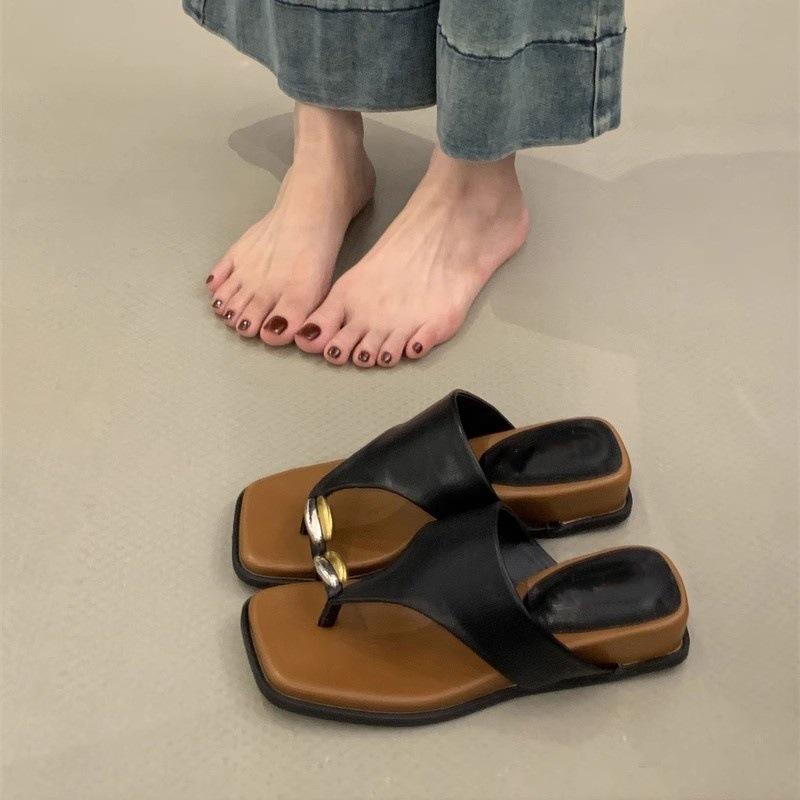 Metal! Niche design toe flip-flops women's European and American open-toed silver flat-bottomed slippers wear summer sandals