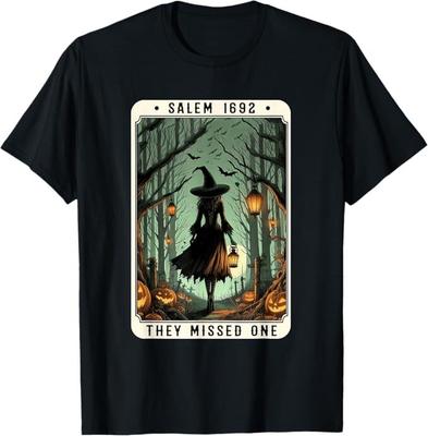 Salem 1692 Halloween Sorcière Ils en Ont Oublié Une Carte de Tarot T-shirt