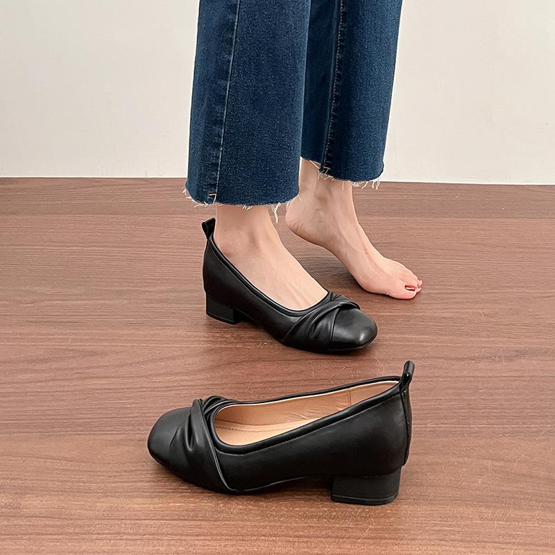 

Xiaoxiangfeng single shoes women s 2025 new models with skirts, super soft sheepskin is not tired, and the inner height of the feet increases by 6cm 39