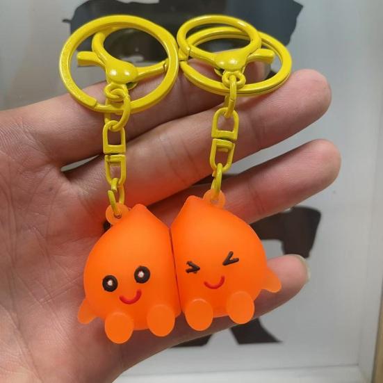 2 Stück Schlüsselanhänger Anhänger Magnetisches Design Cartoon Feuerwehrmann Schlüsselanhänger Rucksäcke Handtaschen Geldbörsen Autos Dekorativer Anhänger