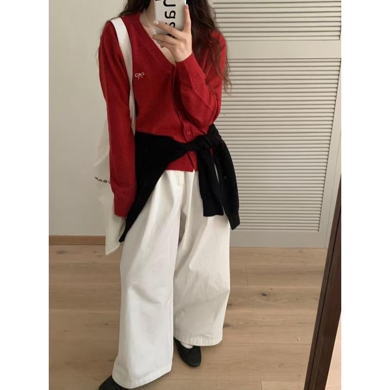 

Design sense V-neck knitted sweater women s solid color temperament versatile fine needle soft waxy top with cardigan jacket One Size красный