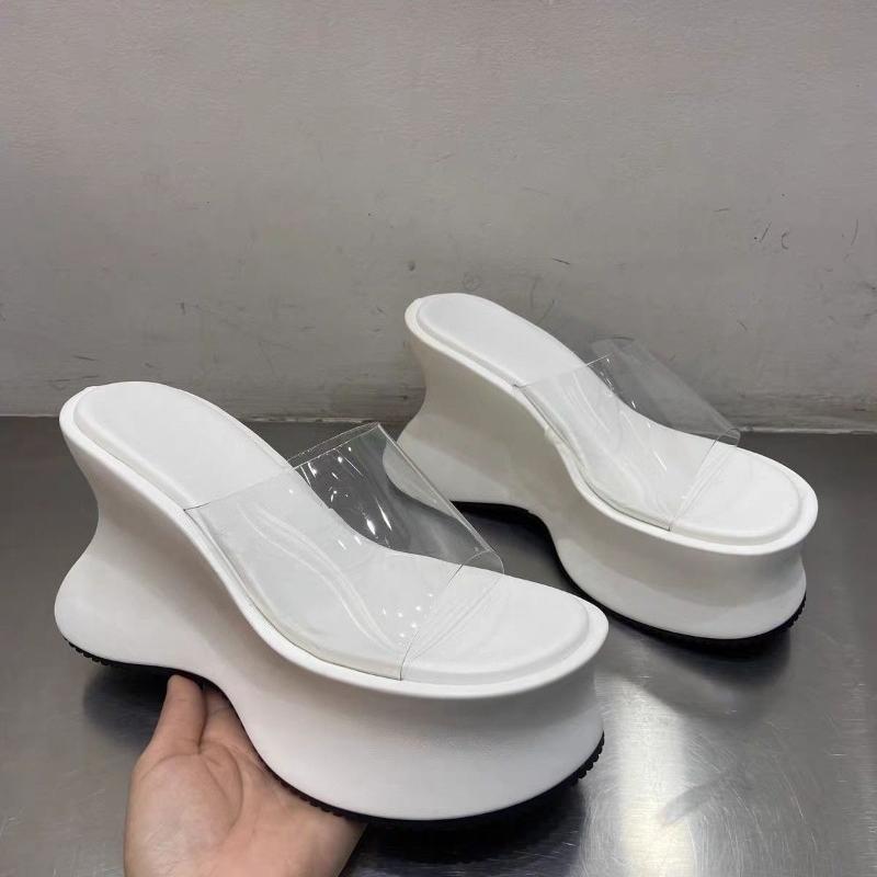 Modne Letnie Nowe Okrągły Nosek Przezroczysty Pasek Antypoślizgowe i Odporne na Zużycie Klapki na Koturnie Wodoodporna Platforma