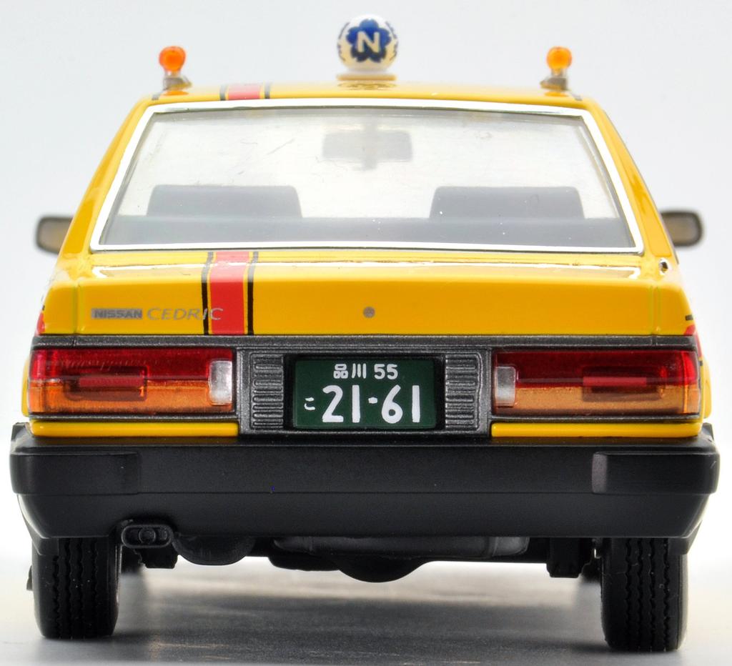 Tomica Limited Vintage Neo Nissan Cedric Taxi Finished Model 1/43 LV-N43-13b (Nihon Kotsu)