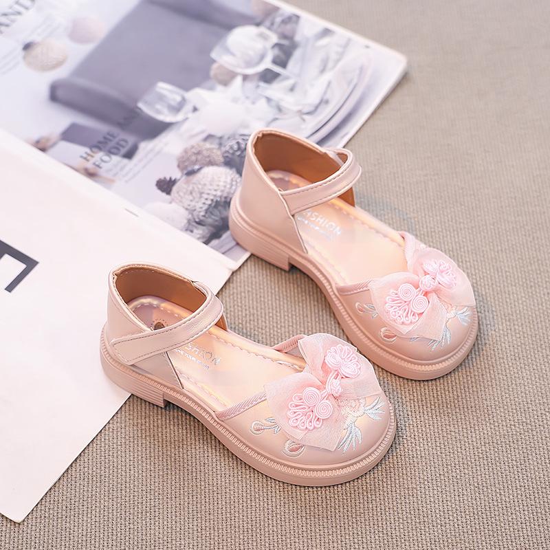 

Girls sandals 2025 summer new children s antique single shoes girls princess shoes embroidered Chinese style hanfu shoes tide 31-36 yards, 6 pairs in one hand