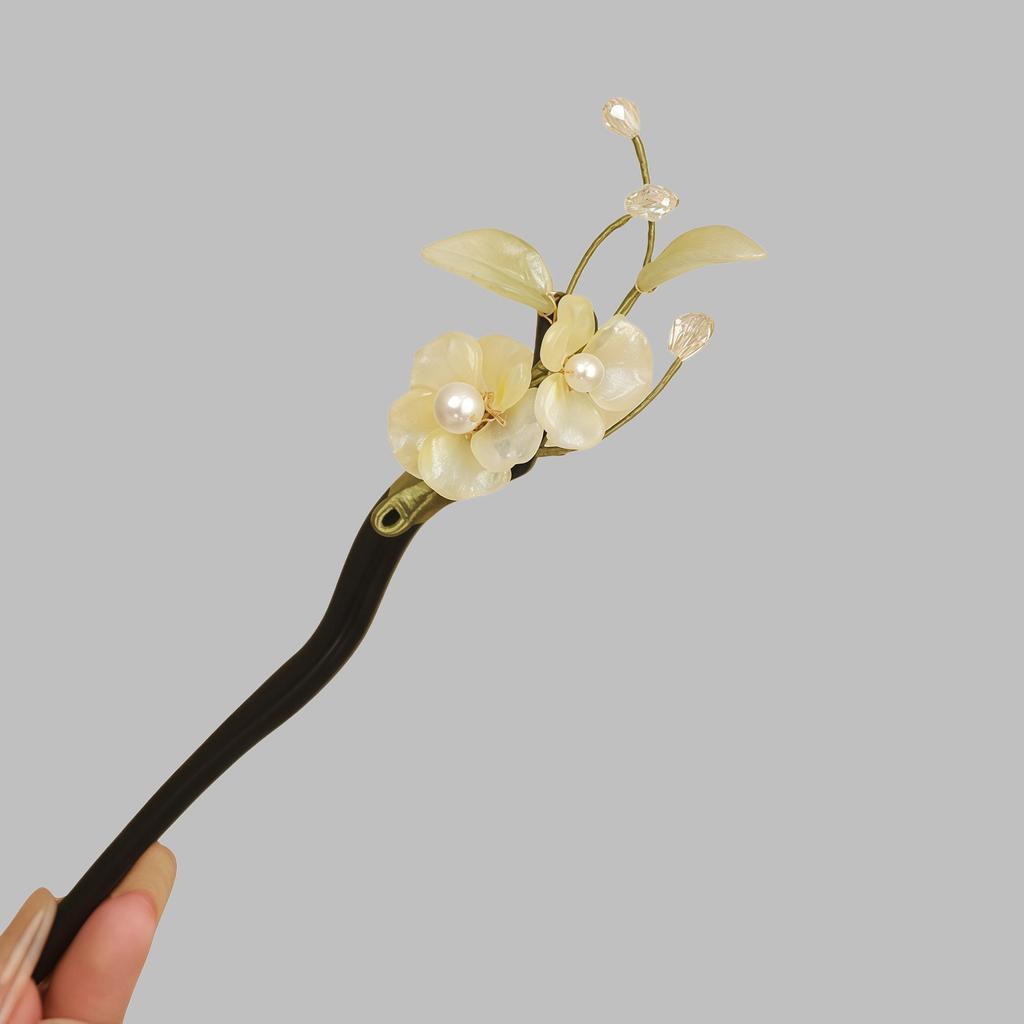 Hanfu Headdress: Retro Chinese Tassel Hairpin with Cheongsam Style