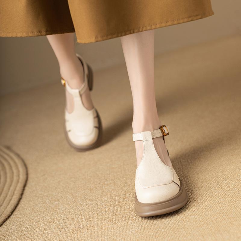 

Small thick-soled thick-heeled bag head Roman sandals women s summer 2025 new fashion retro hollow T-band 35