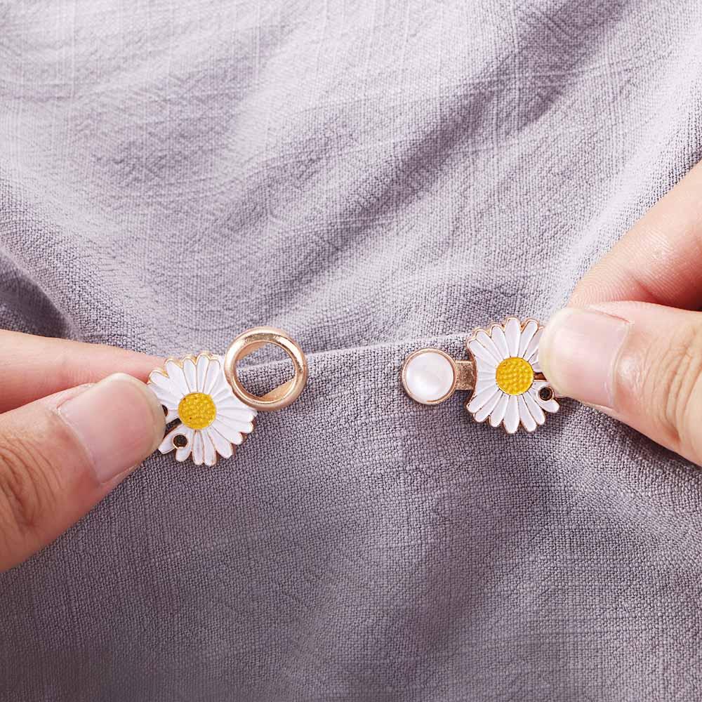 Fashion Jewelry Diasy Women Brooch Jeans Accessories Tightening Waistband Pin Anti-Exposure Brooch