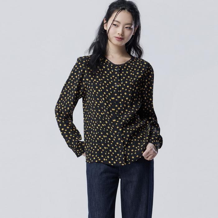 Benetong Flower Pattern Lace Blouse_Bable1631Bk