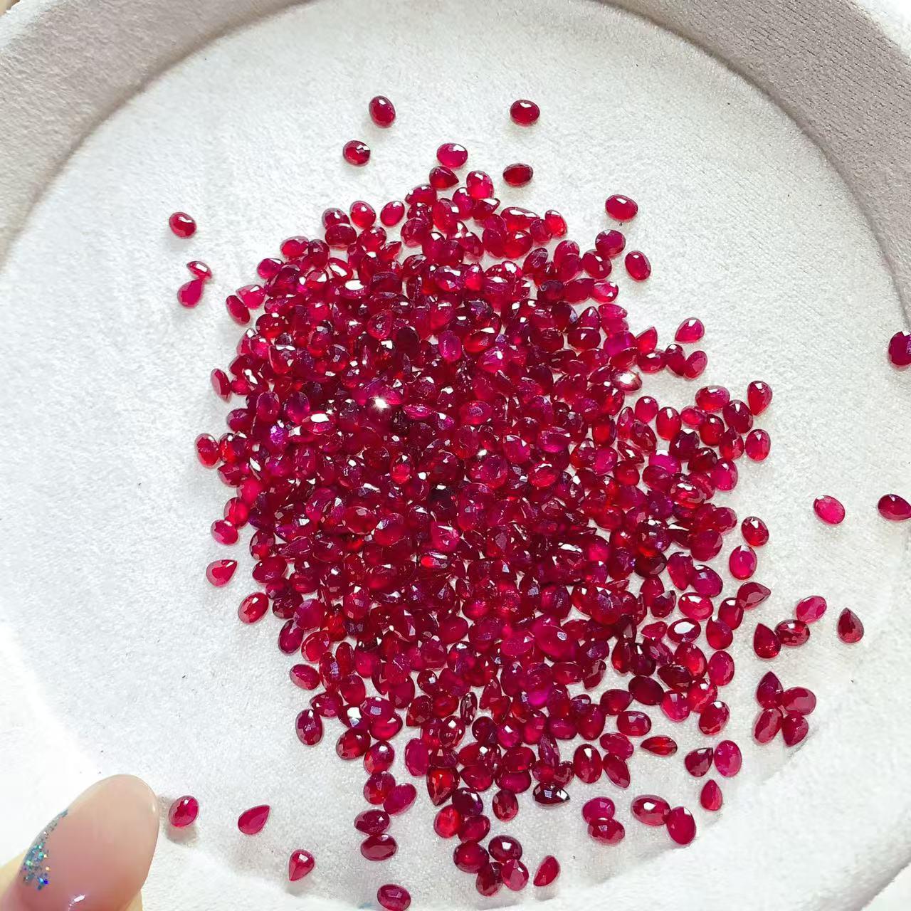 

Комплект украшений с кабошоном из натурального рубина «голубиная кровь»: Кольцо, Подвеска, Жадеит, Серьги, Браслет, Ожерелье