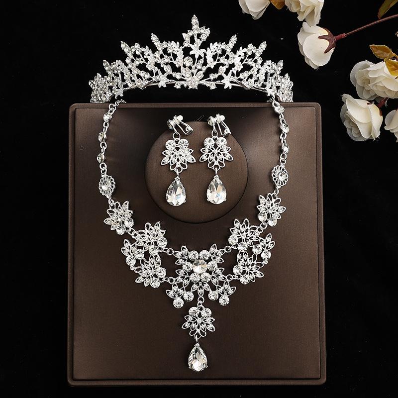 Ensemble Nuptial Féerique: Couronne, Collier & Boucles d'oreilles – Parfait pour un Mariage ou un Anniversaire