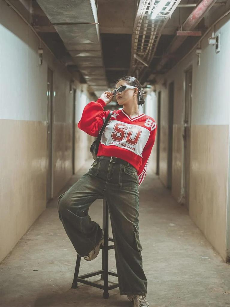 "2024 Autumn V-Neck Contrast Color Letter Print Loose Long-Sleeve Sports Jersey for Women"