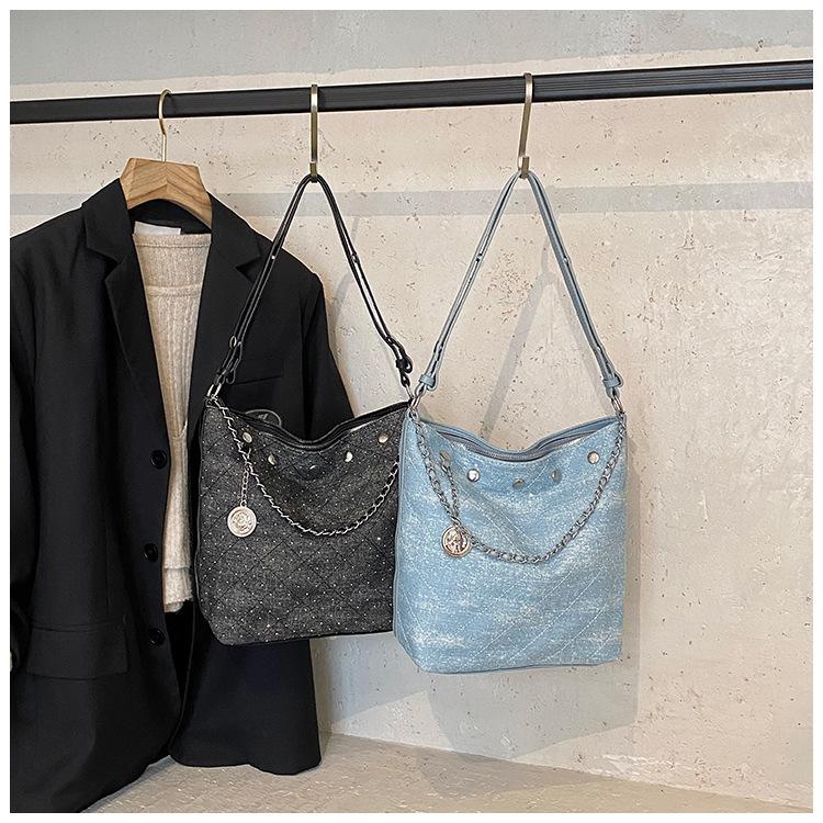 Fashion large-capacity rhombus chain bag women's 2025 summer new student class commuter bag underarm tote bag