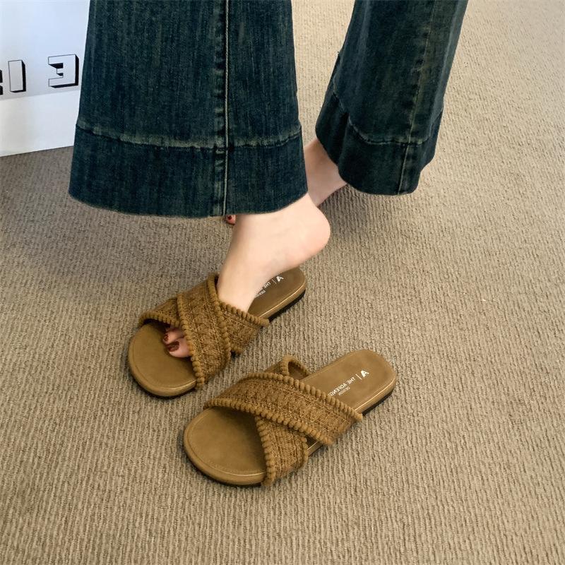 

Beach sandals vacation one-word bohemian flat cool slippers women s summer wear 2025 new with skirt 35 коричневый