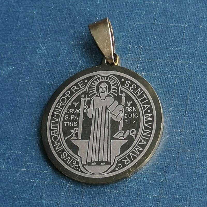 

Бенедикт медальон кулон ожерелье серебряный цвет ошейники из нержавеющей стали для ювелирных изделий 2.9cm