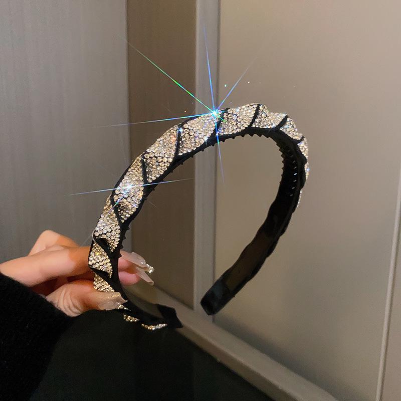 Fascia colorata con diamanti scintillanti: Accessorio di moda alla moda