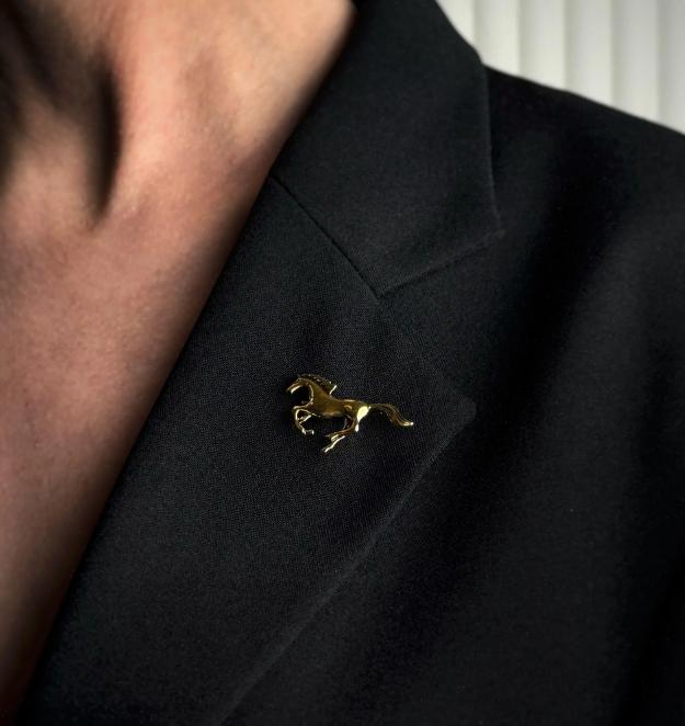 Ретро китайская брошь-лошадь, трехцветный нагрудный цветок-лошадь, капающее масло, брошь скачущая лошадь, аксессуар для мужчин One Size