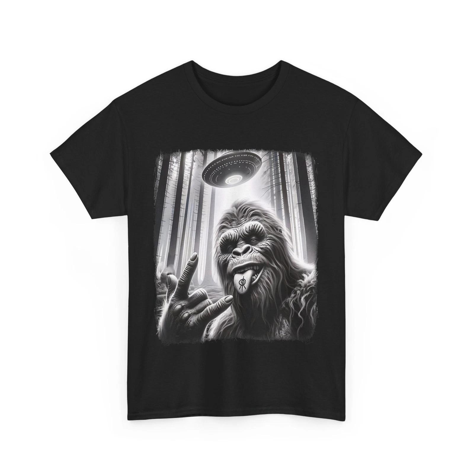 Sasquatch Selfie UFO Shirt, Bigfoot Rock on UFO Alien Funny T shirt L