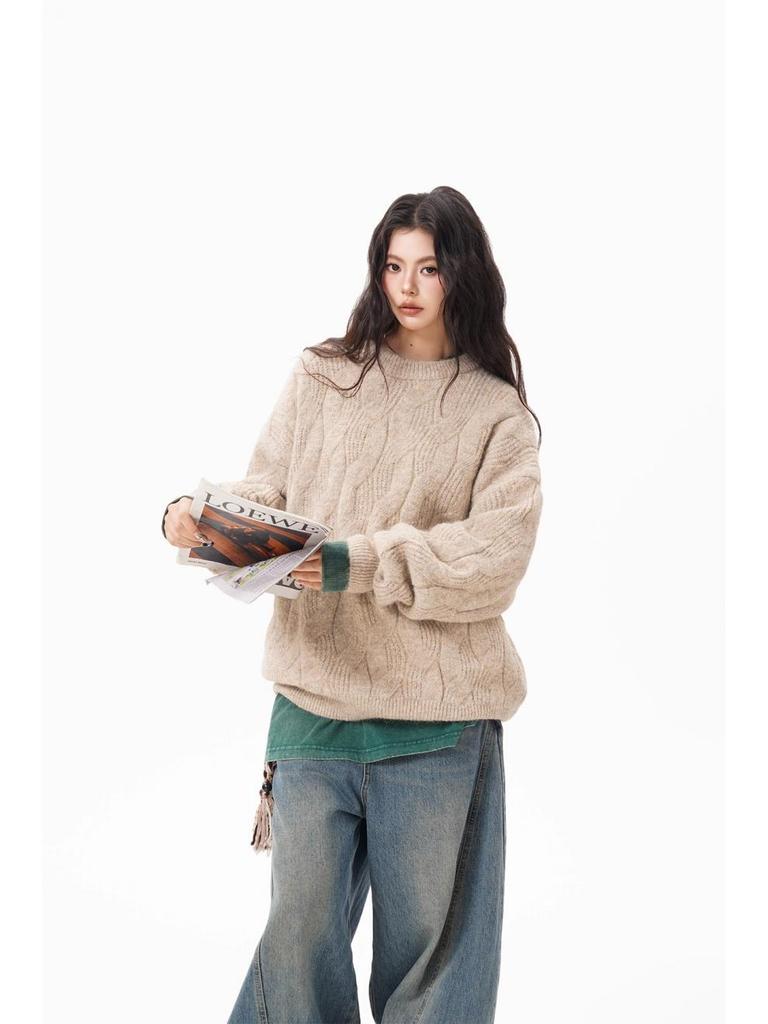Men's Retro Cable Knit Sweater - Loose Fit, Round Neck, Autumn/Winter Pullover.