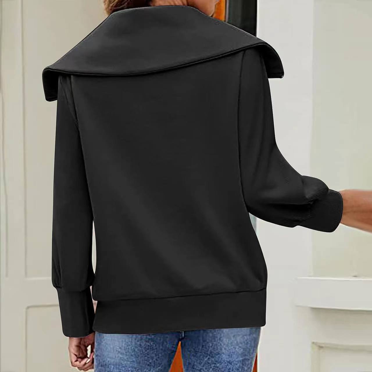 BITCED: женский осенне-зимний объемный пуловер с воротником-молнией и лацканами на плечах — фото 6