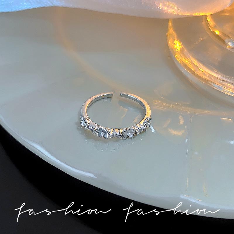 Elegant Butterfly Zircon Silver Ring: Women's High-End Luxury Style Jewelry