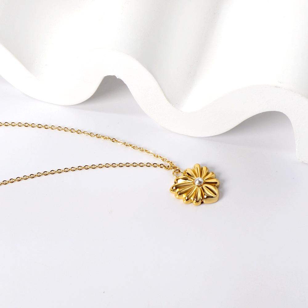 Dainty Gold Necklace With Heart Pendant Minimalist Fashion Jewelry For Women Delicate Layering Chain